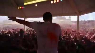 What's stopping us from celebrating Holi like this ? This is way cooler, hoping for such events at our known bigger temples in India.