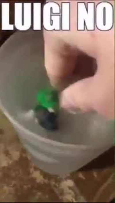 NOO LUGI Q HACES AHI