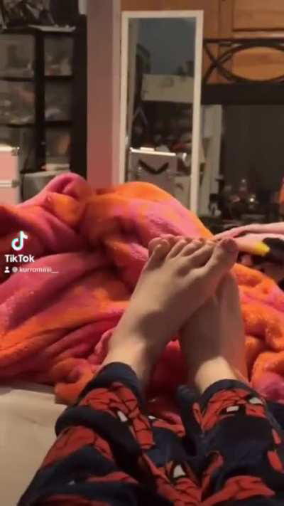 My cute toes @kurromiiiii__