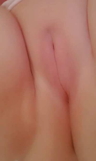 Legs back like a good girl 😇