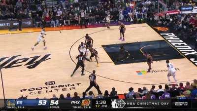 [Highlight] Steph Curry with a step back 3 through traffic!