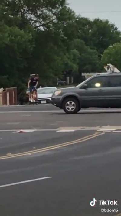 Cyclist doesn’t like loud motorcycle