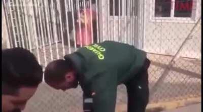 Guards help people get smuggled to america