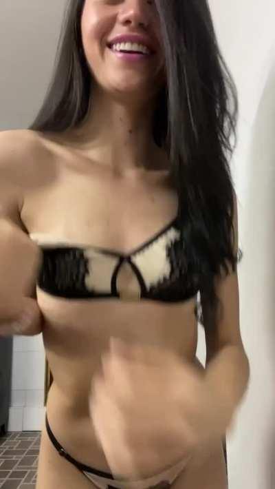 If even 4 guys see my 18 y/o body, I will celebrate and fuck myself 🥰