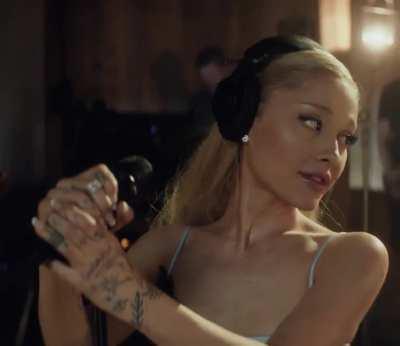 Honeymoon Avenue Performance