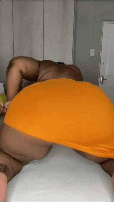 Wanna lift up my skirt