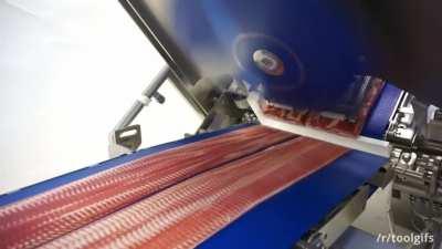 High-speed involute blade slicer slices pepperoni and bacon at 2000 rpm