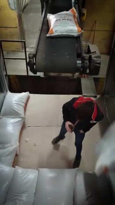 O sobrenome dele: eficiência. Sem parar de tomar café.