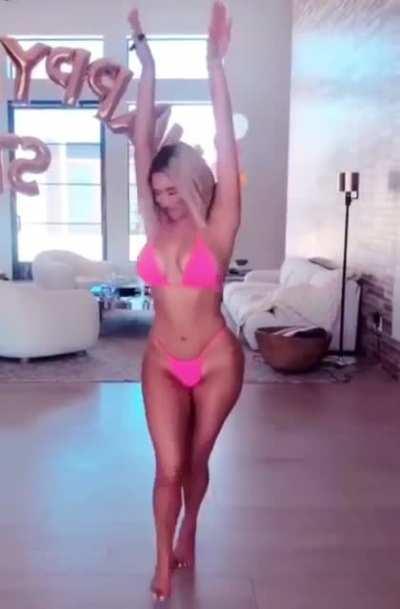 Mmmm Busty Baby in Pink 😍🥵