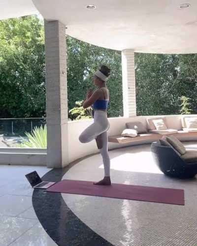 Kate Beckinsale stretching