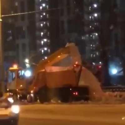 Раскрыта тайна почему в Питере зимой проблемы с уборкой снега