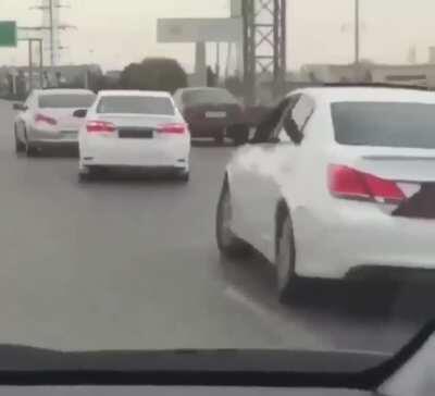 Quando a Lorena diz aos gados que está sozinho em casa: