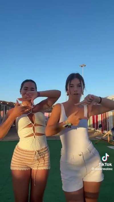 Como se tiene que mover Ángela encima de una polla 🤤🍑