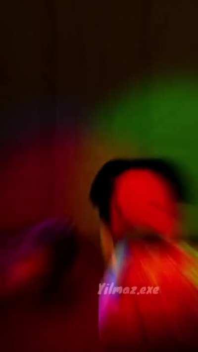 Вышел из клубешника воздуха глотнуть