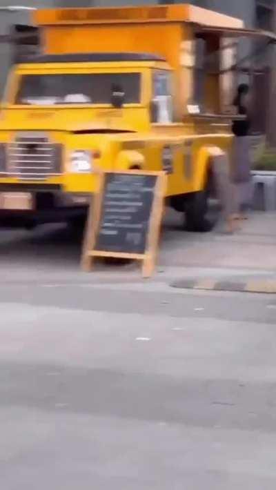 😭😭 I’d give that dog a hug