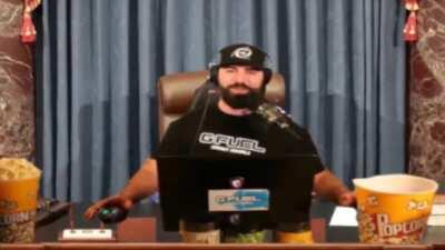 omg guys keemstar from the popular channel dramaarlet is giving a speecggh about da coombyr