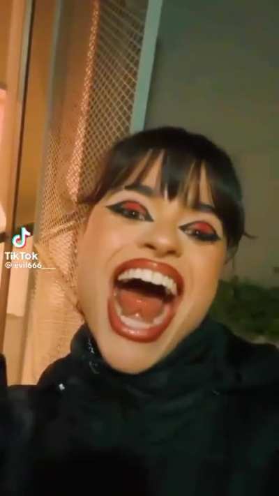 Julisavioli garganta profunda