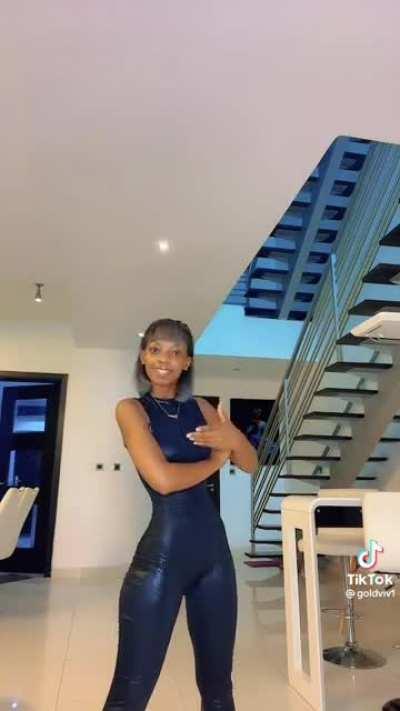 Goldviv1 slimthick 🍑🍑🍑