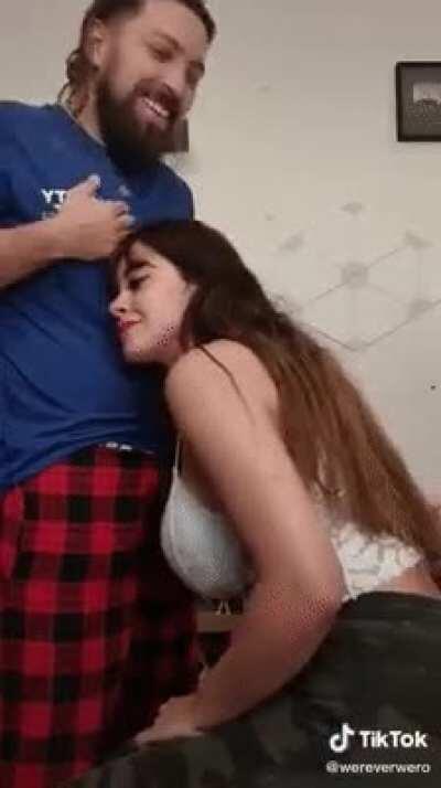 Se acomodo el pelo por la costumbre 😏