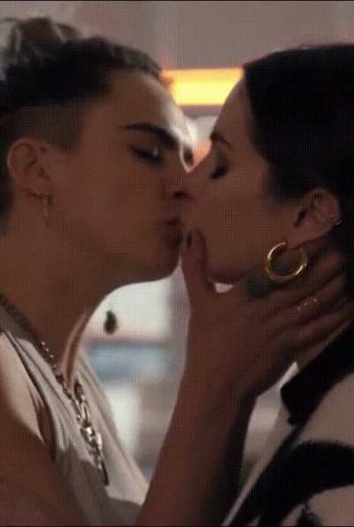 Cara Delevingne & Selena Gomez