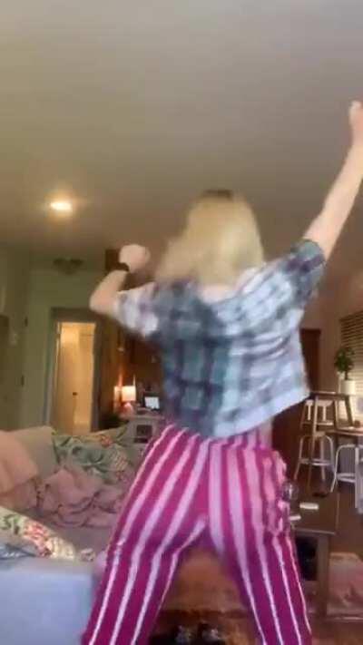 Courtney Twerking on TikTok