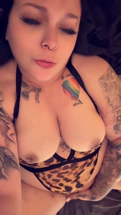 Cum make my kitty purr for me!