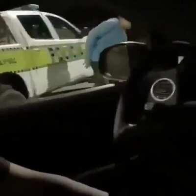 Ah, policía, nunca cambies...