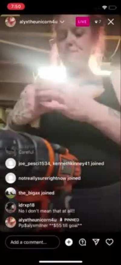 alyxmilner on live suffocating her big ass titties🥭🥭with tight bra shirt while she does construction work👷&zwj;♀️🛠️