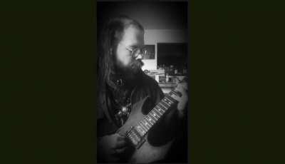 Cobes shredding some Black Sabbath 🐍🪄🎸