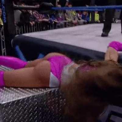 Poor helpless Brooke was always so sexy in defeat. Such a bimbo jobber😍🤩