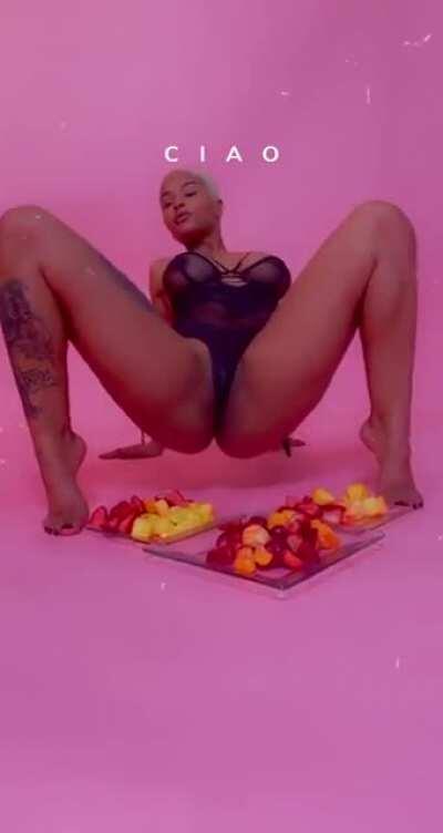 Snacking on Kya 👅