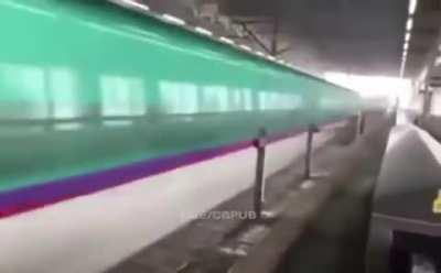 Если вы хотите увидеть действительно скорый поезд, летите в Японию