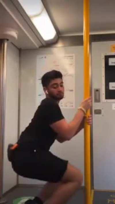 Grinding to this sona bop i just recently discovered, it makes my inner hoeux transcend