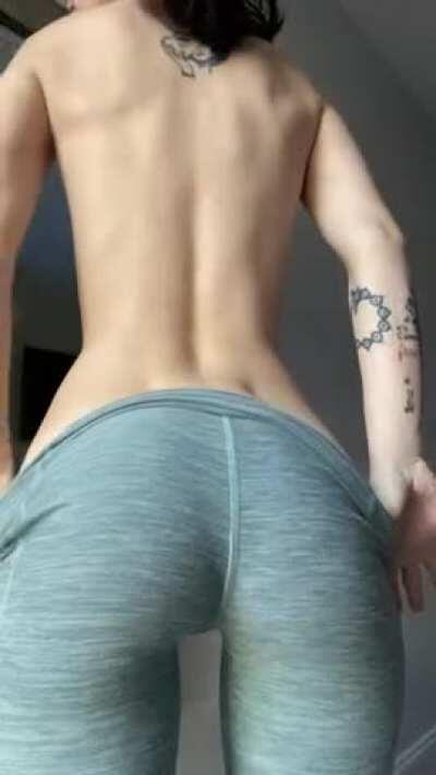 Showing you what’s under my yoga pants☺️ [f]