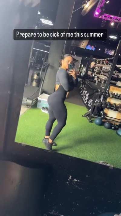 Shadia Castillo (@boominbodbyshadia)