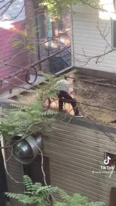 Not a good idea to hang on the power lines like this…