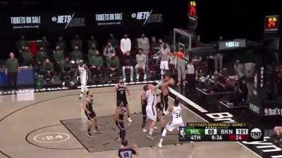 [Highlight] Jeff Teague races down the court and pulls up for a beautiful bricked 3 with 19 on the shot clock