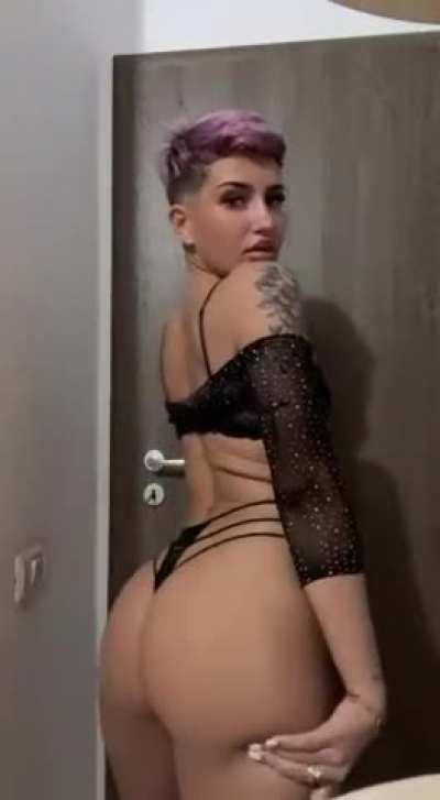 Do u like girls with real tits ? link in the comments