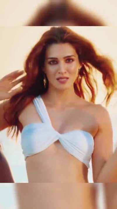 Ufff sexy kriti 🥵