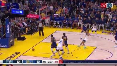 [Highlight] Kyle Anderson nails the desperation three to beat the shot clock