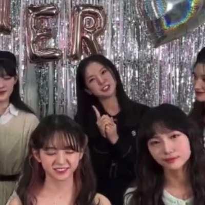 Yujin 1st Vlive introduction