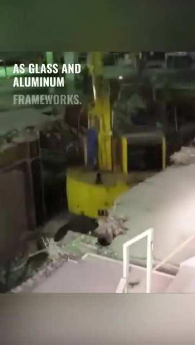 This noiseless demolition procedure developed by Japan