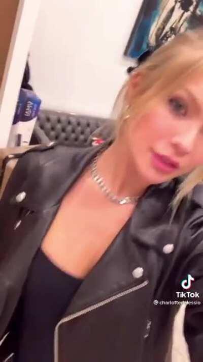 full visible nip (see through)  