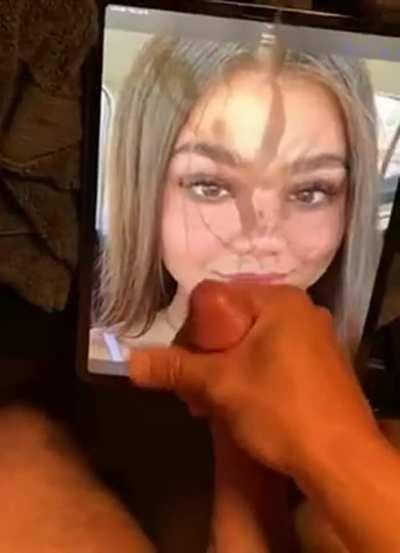 I can’t stop draining my balls to Meghan’s insta 🍆💦