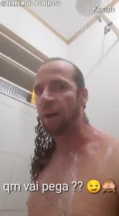 Quem vai pegar o sabonete??? (no p0rn)