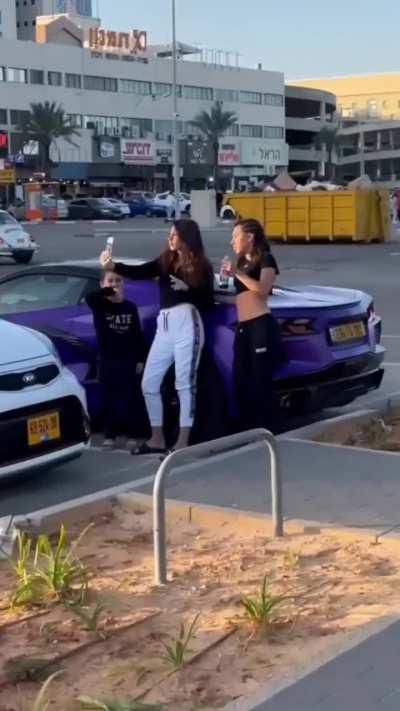 That's a pretty car color