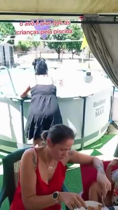 Avôs tugas no seu habitat natural.