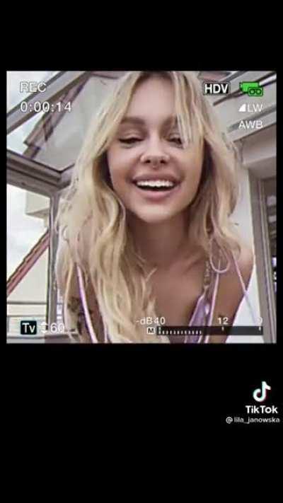 Lilka chyba nam specjalnie troszkę odsłoniła 💦💦💥💥💯