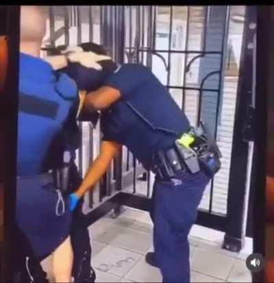 Sha Gz and Girl Fight NYPD in Subway: Who’s In The Wrong?