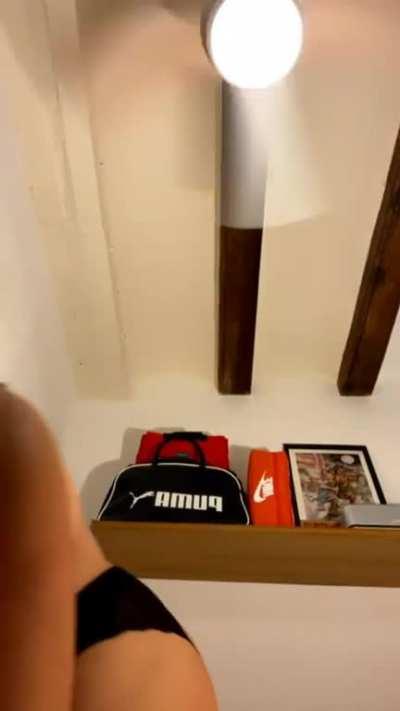 Can I sit this on you ?